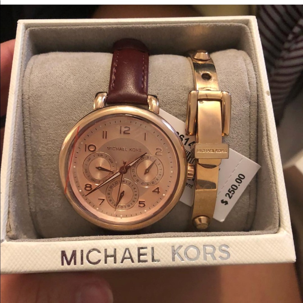 BNWT MK WATCH AND BRACELET